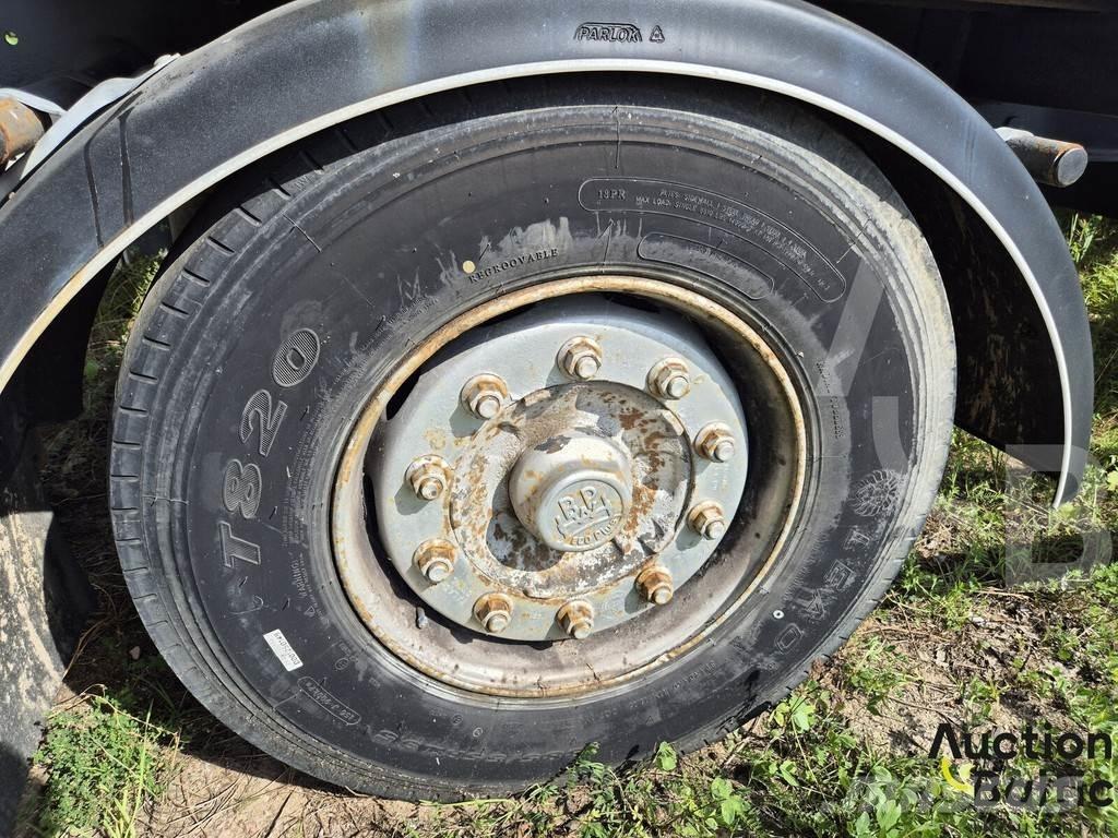 Kögel AWE 18 篷布半拖車