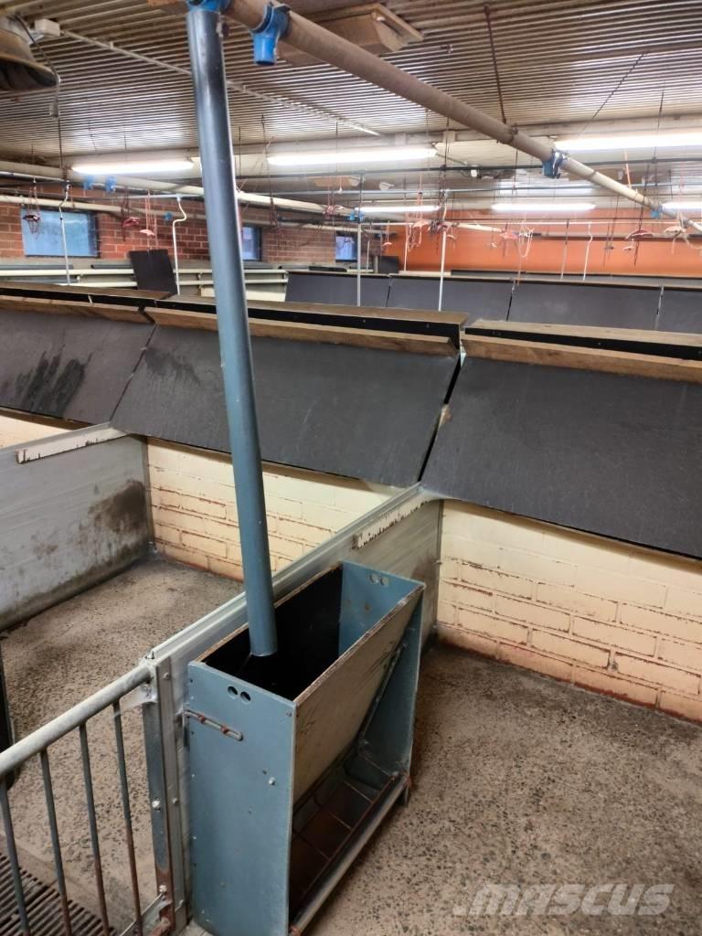 Pellon kuivaruokkija 動物進料機