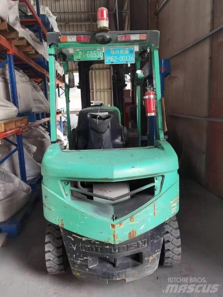 Mitsubishi FD 25 柴油卡車
