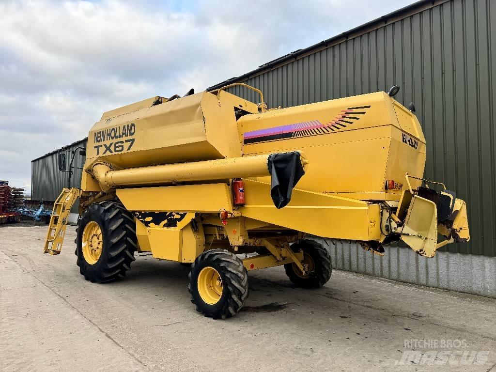 New Holland TX 67 聯合收穫機