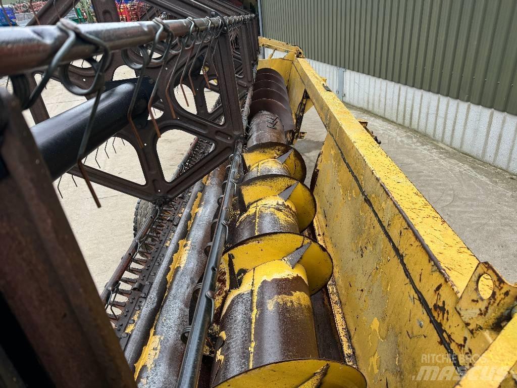 New Holland TX 67 聯合收穫機