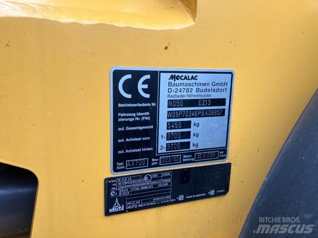 Mecalac AX 700 輪胎式裝載機