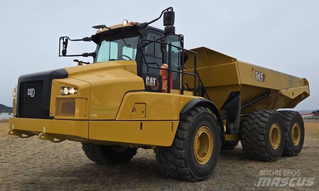 CAT 745 鉸接式起吊車