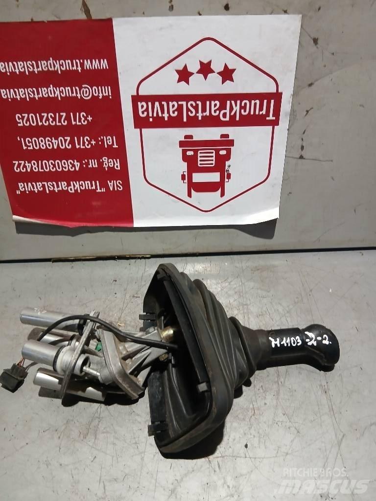 MAN TGA     81326056111 駕駛室與內部