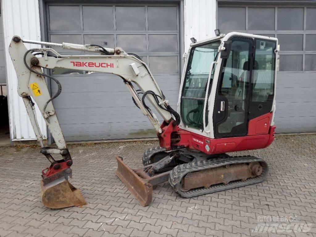 Takeuchi TB 230 小型挖土機/掘鑿機<7t(小型挖掘機)