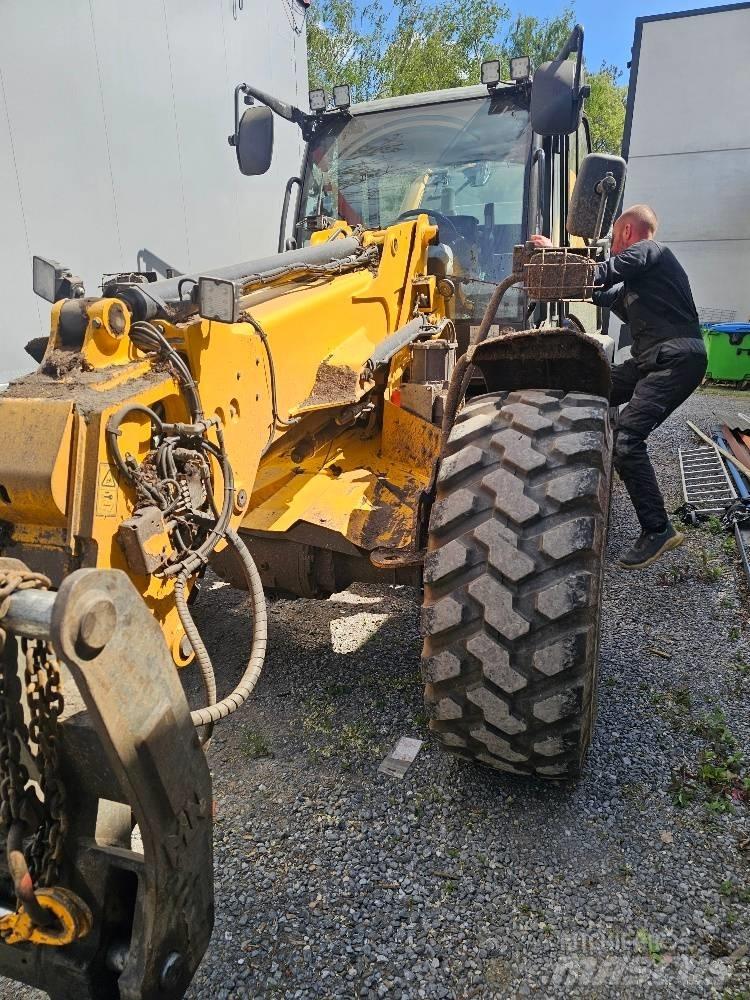 JCB TM 320 S 農業用伸縮臂裝載機