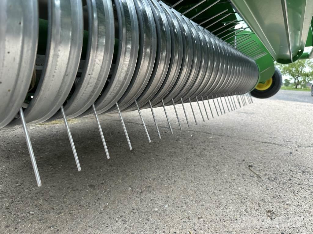 John Deere V461M 圓型牧草打包機