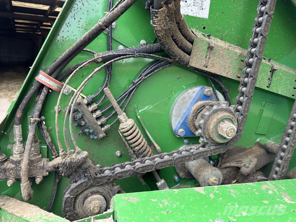 John Deere V461M 圓型牧草打包機