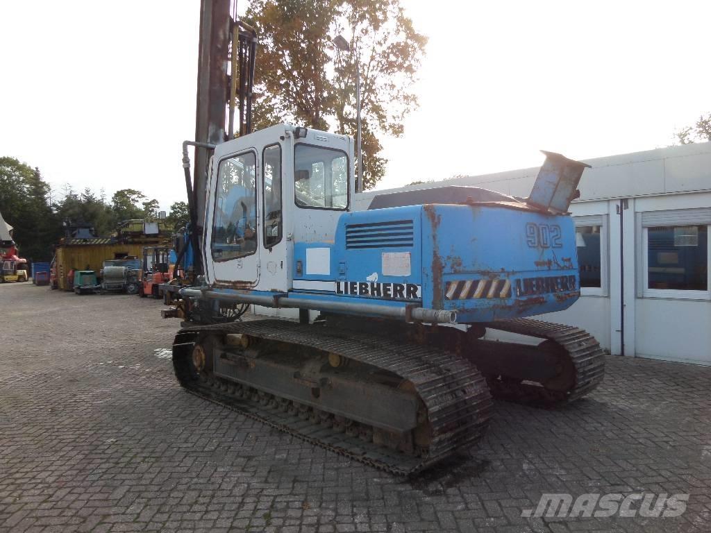 Liebherr R 902 移動式鑽機車
