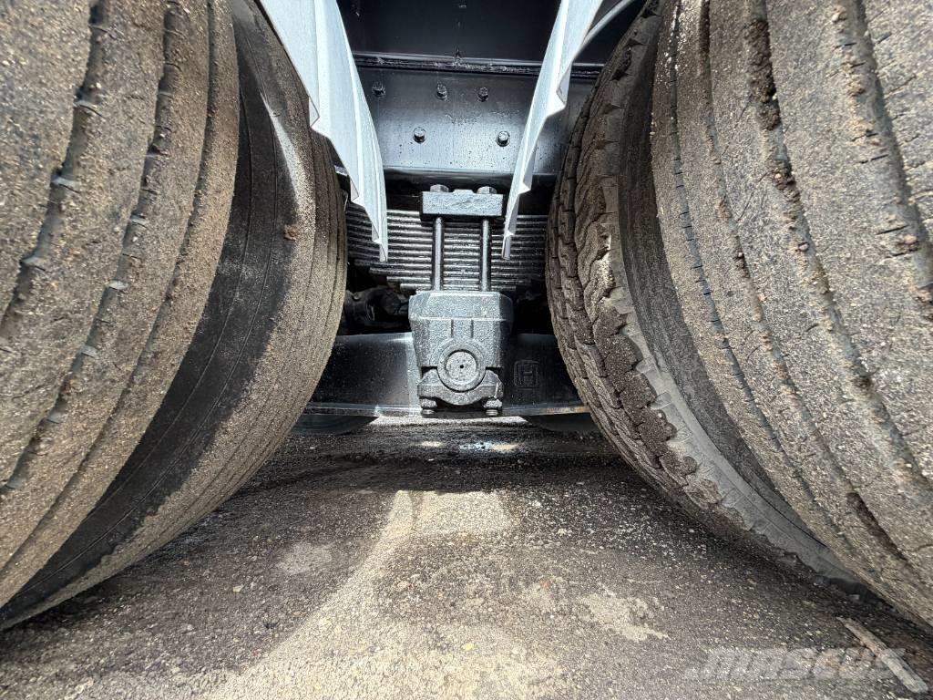 Freightliner 114 SD 組合/真空油槽車