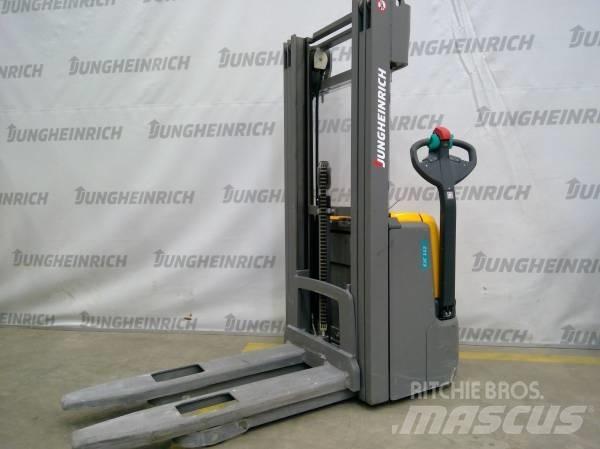 Jungheinrich EJC 112 行走控制式堆積機