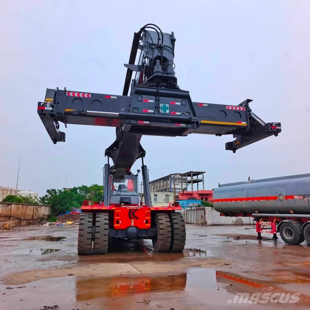 Kalmar DRF 450 前伸型堆積機