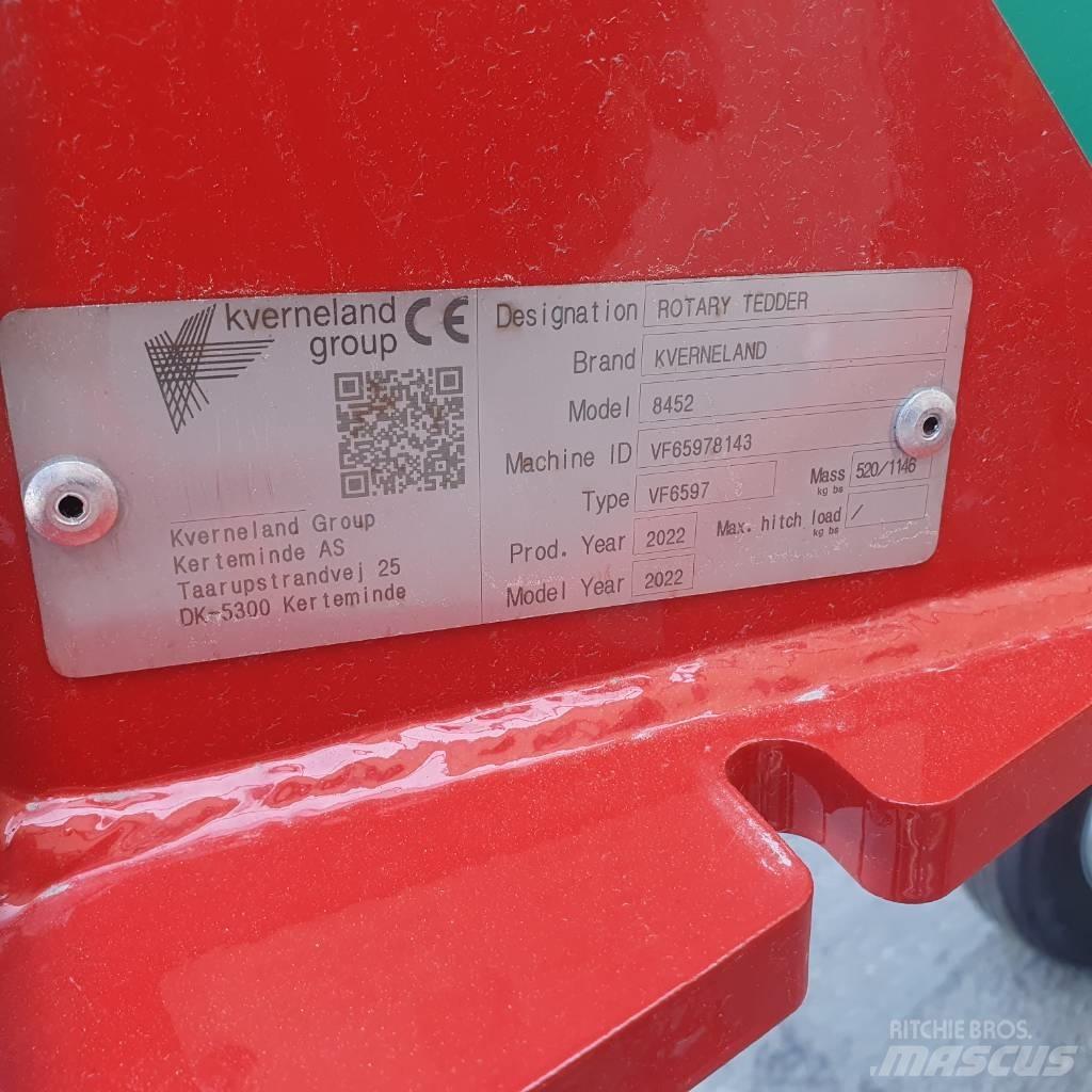 Kverneland 8452 耙與翻草機