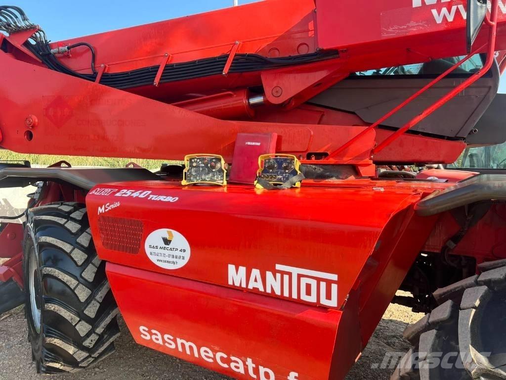Manitou MRT 2540 伸縮臂操作車