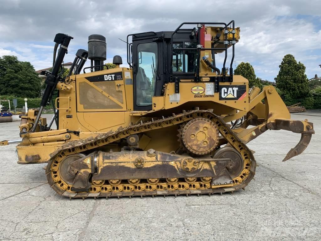 CAT D 6 T XLVP 履帶推土機