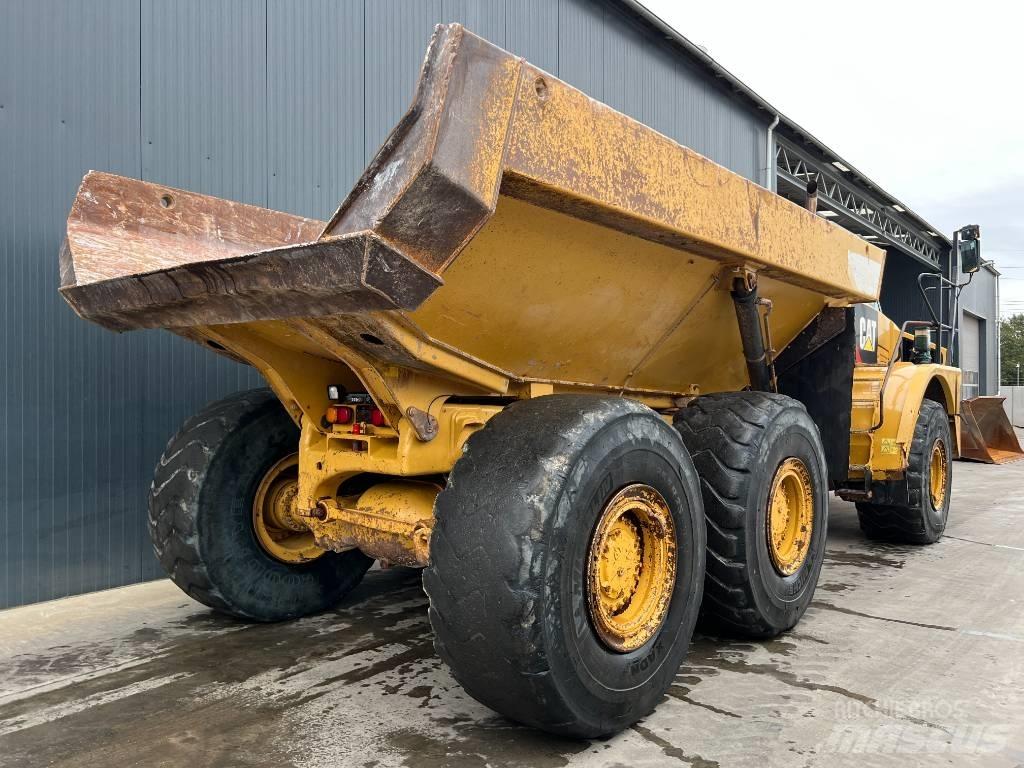 CAT 735B 鉸接式起吊車