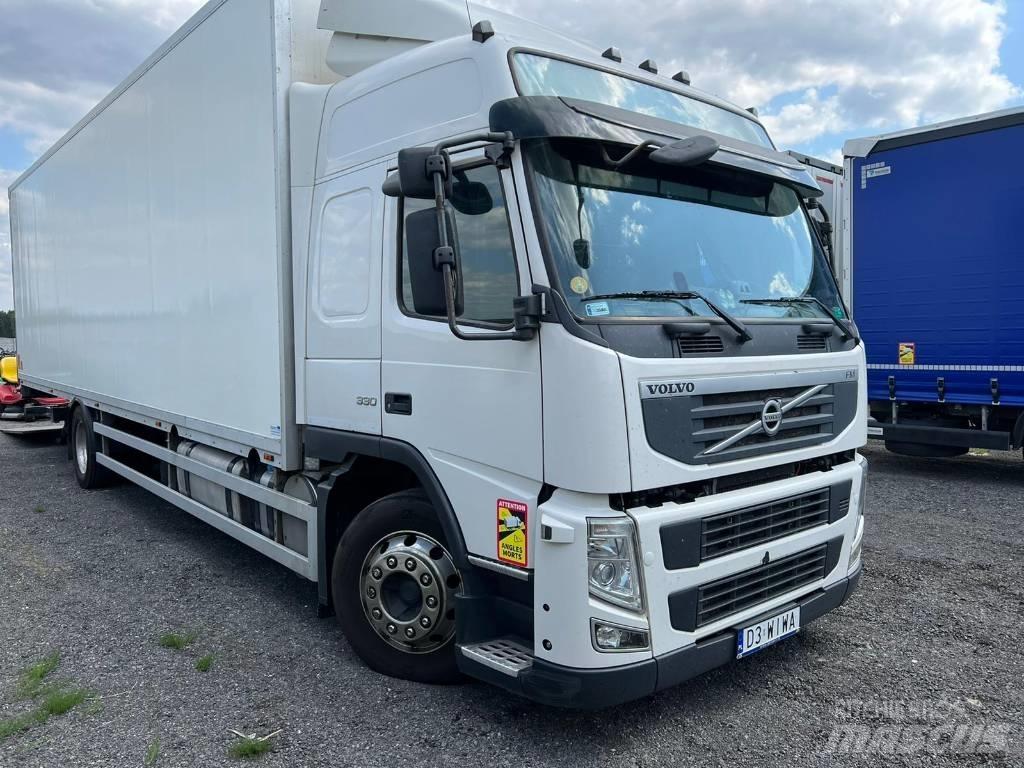 Volvo FM 330 貨箱式卡車