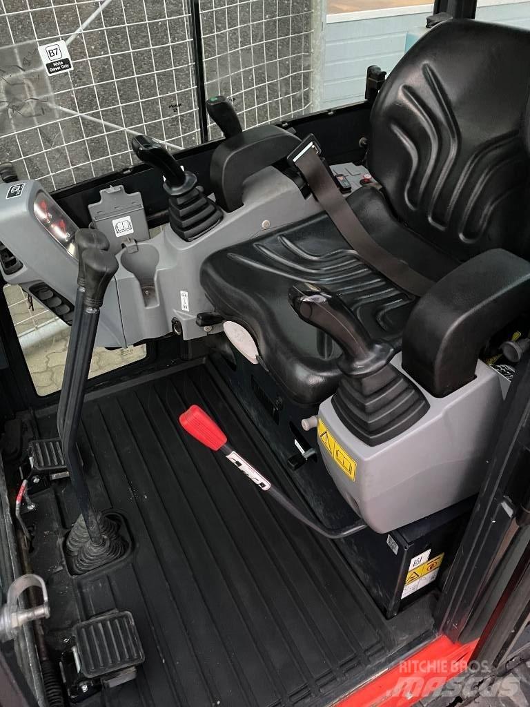 Kubota KX016-4 小型挖土機/掘鑿機<7t(小型挖掘機)