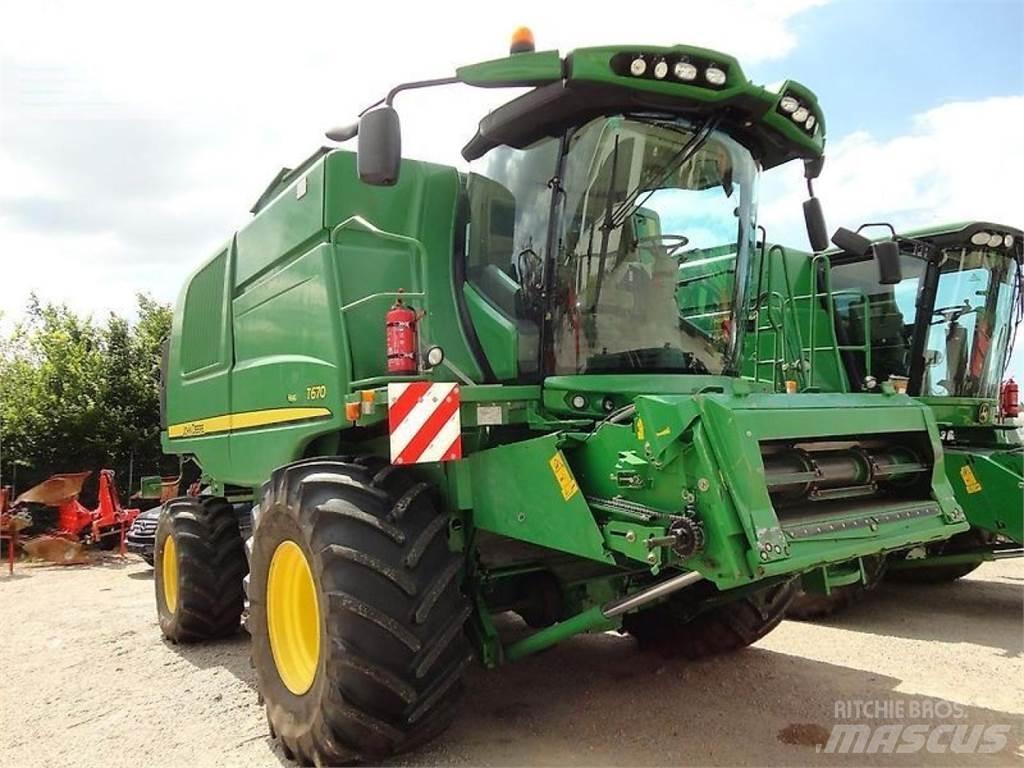 John Deere t670 聯合收穫機