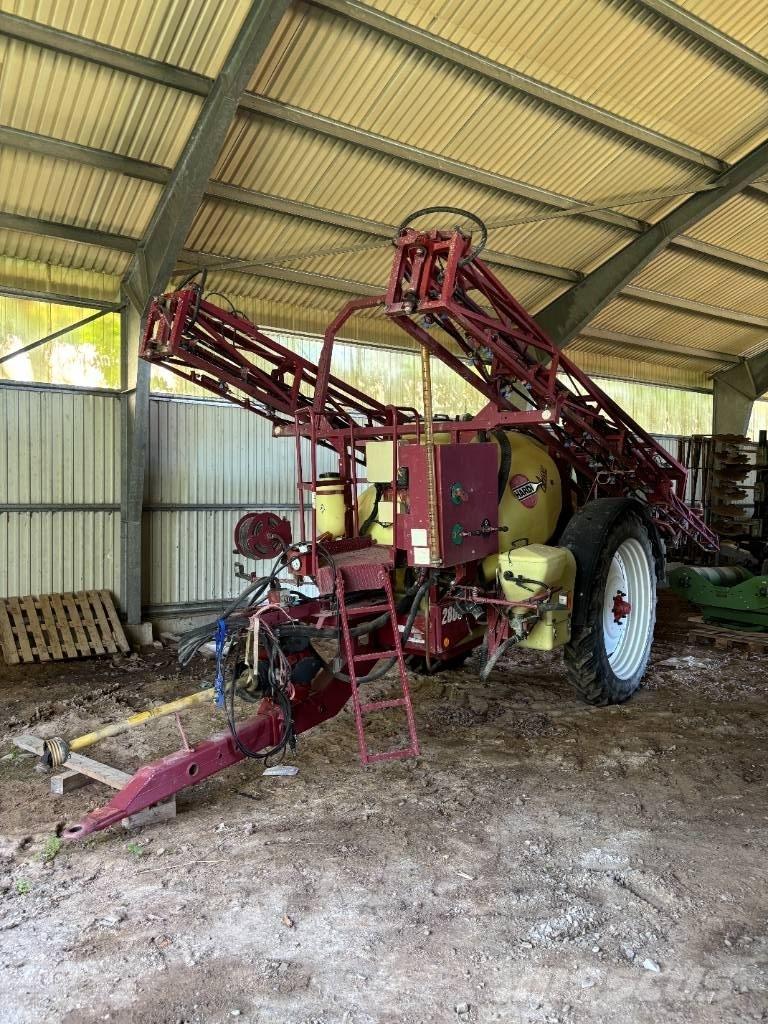Hardi 2800 牽引式噴霧機