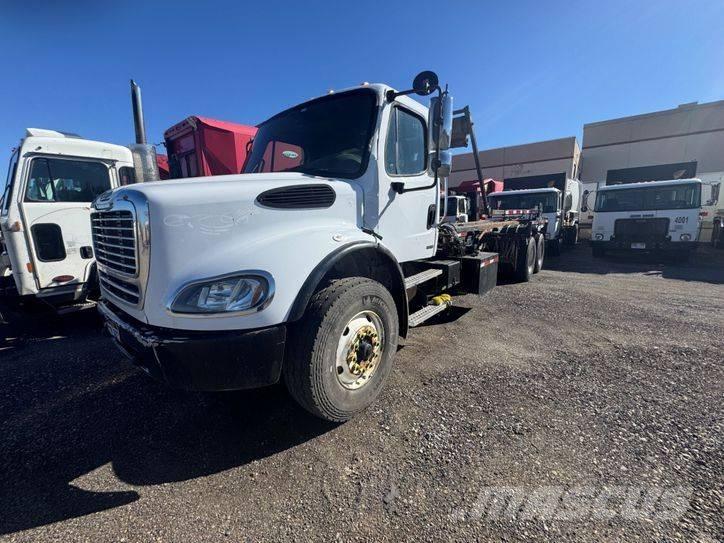 Freightliner M2 起重可拆卸式卡車