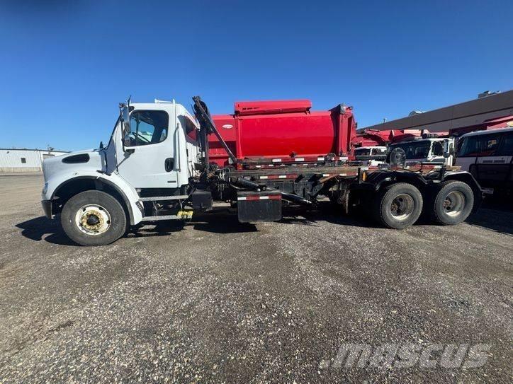 Freightliner M2 起重可拆卸式卡車