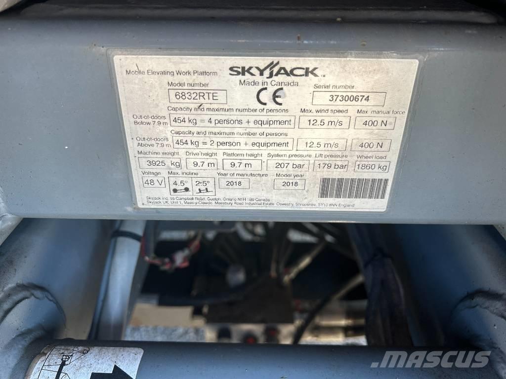 SkyJack SJ 6832 RTE 剪式升降機