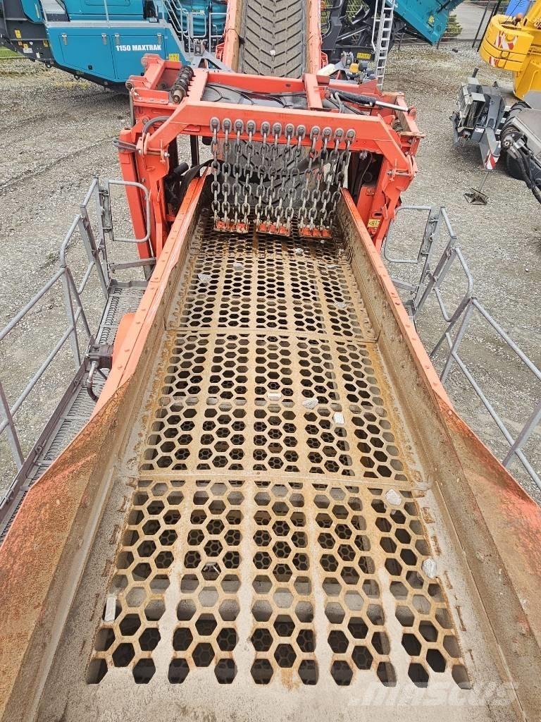Terex Finlay 883+ 移動式篩選機