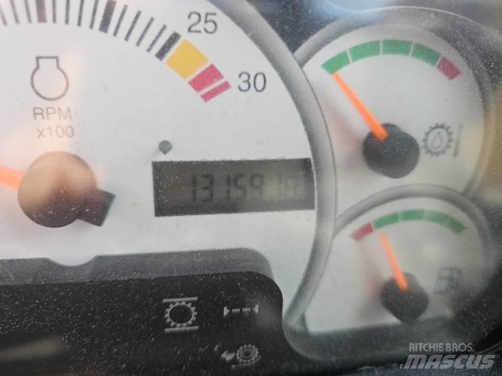 CAT 725 鉸接式起吊車