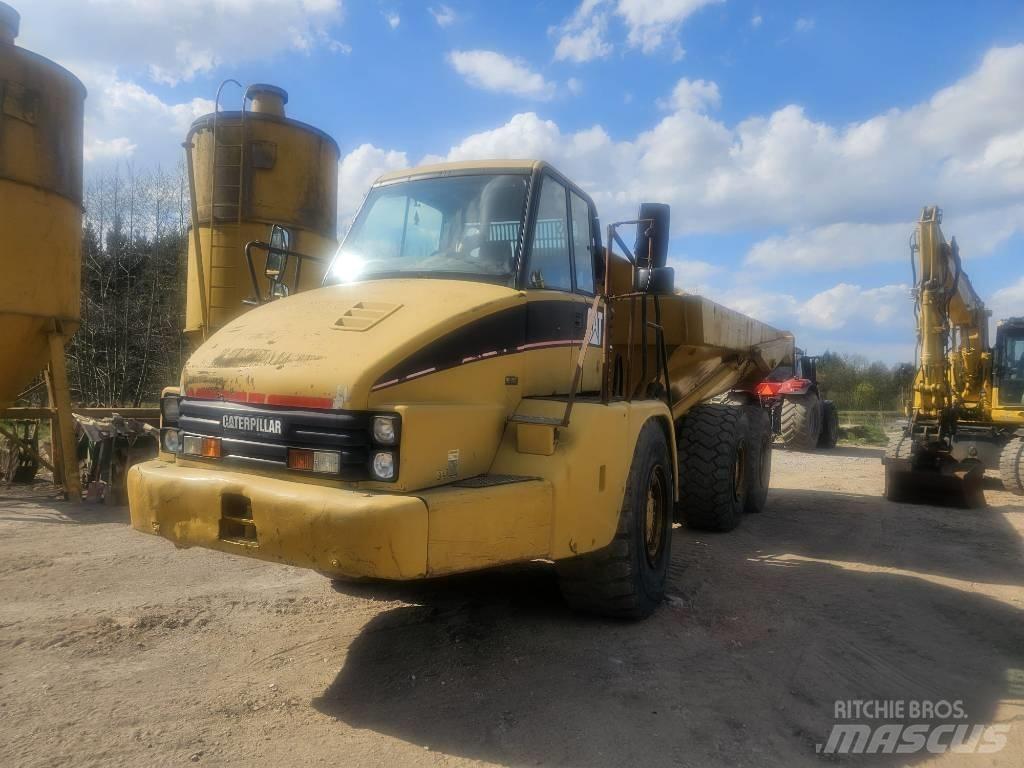CAT 725 鉸接式起吊車