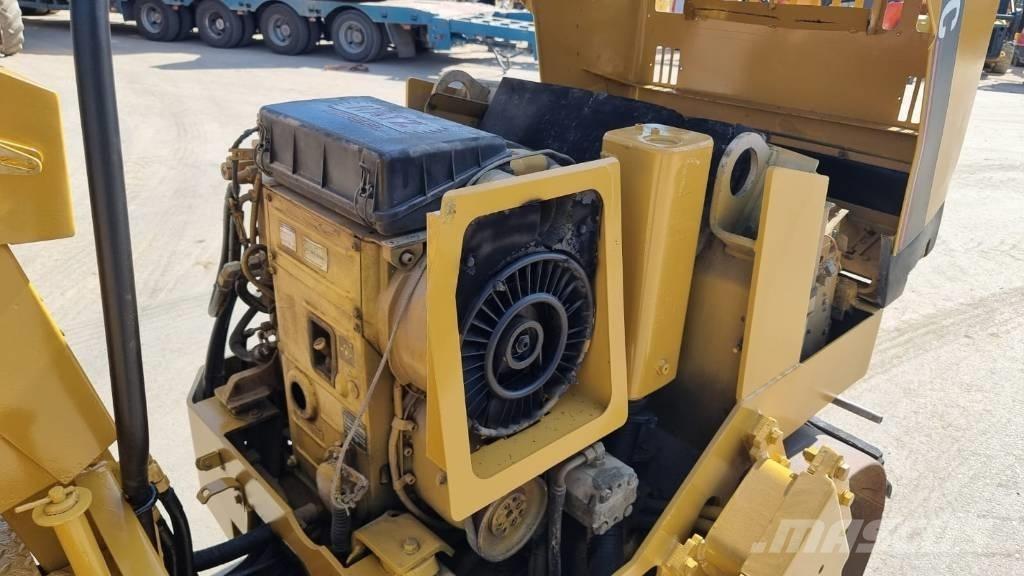 CAT CB 224 C 雙輪滾壓機