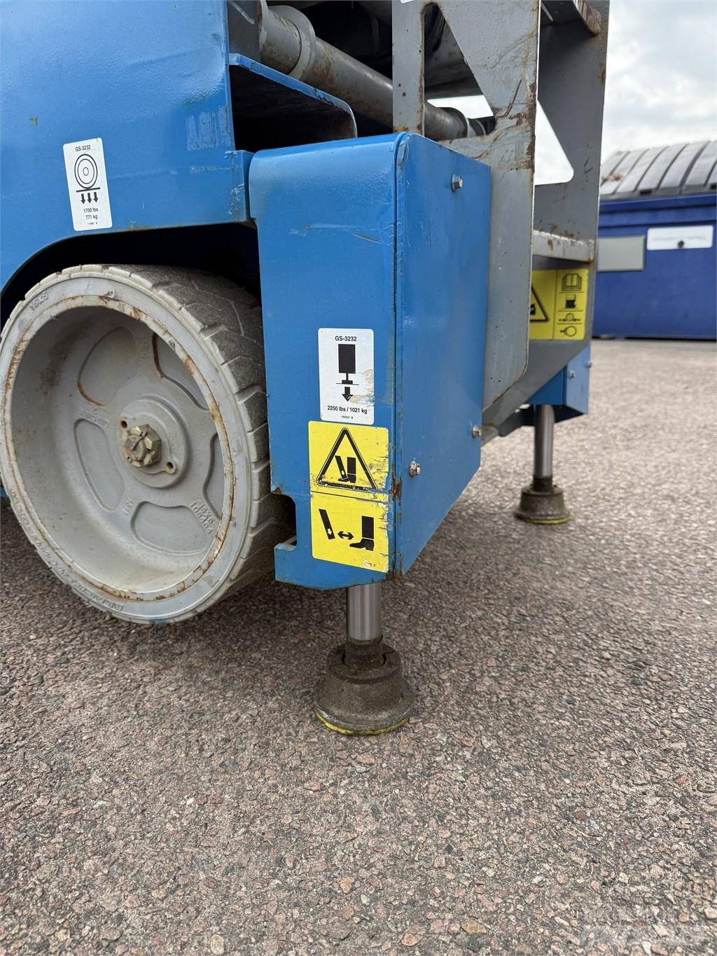 Genie GS3232 剪式升降機