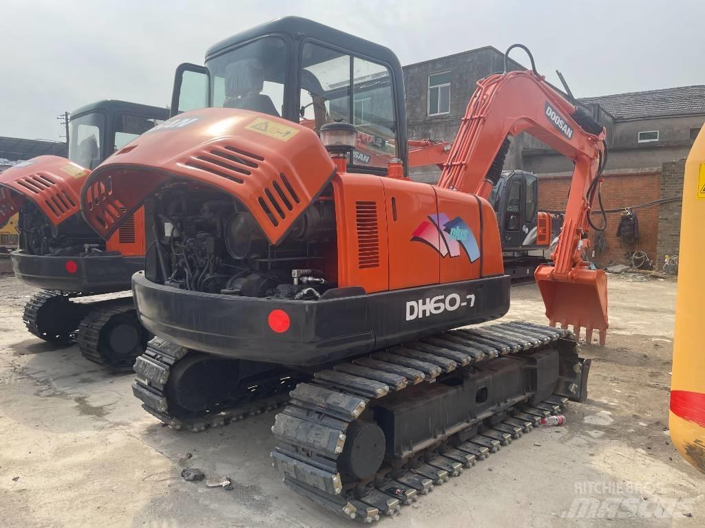 Doosan DH 60 小型挖土機/掘鑿機<7t(小型挖掘機)