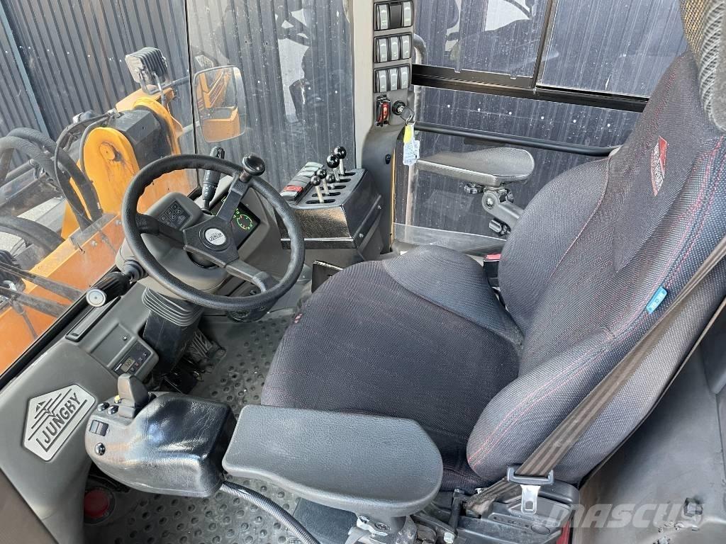 Ljungby L 9 輪胎式裝載機
