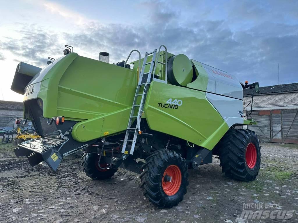 CLAAS Tucano 440 聯合收穫機