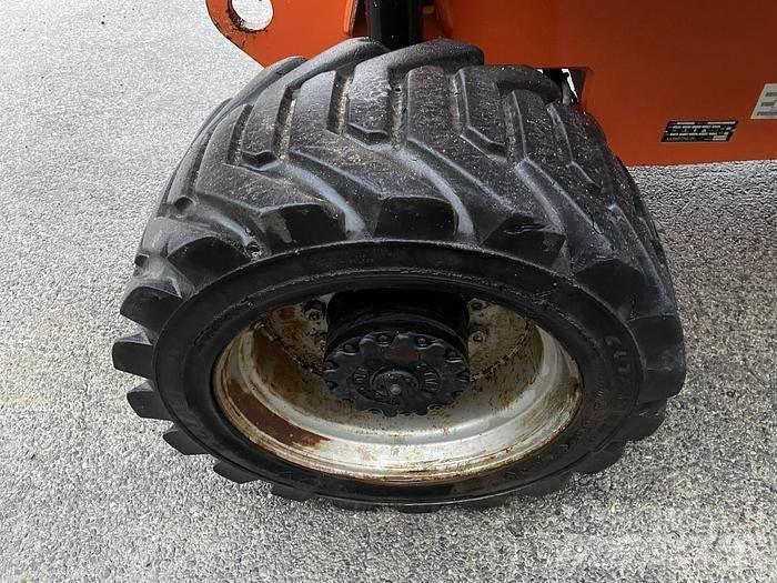 JLG 800AJ 曲臂高空作業車