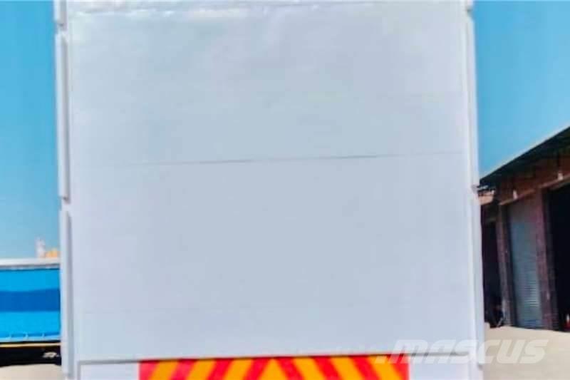  Custom Curtainside 其他拖車