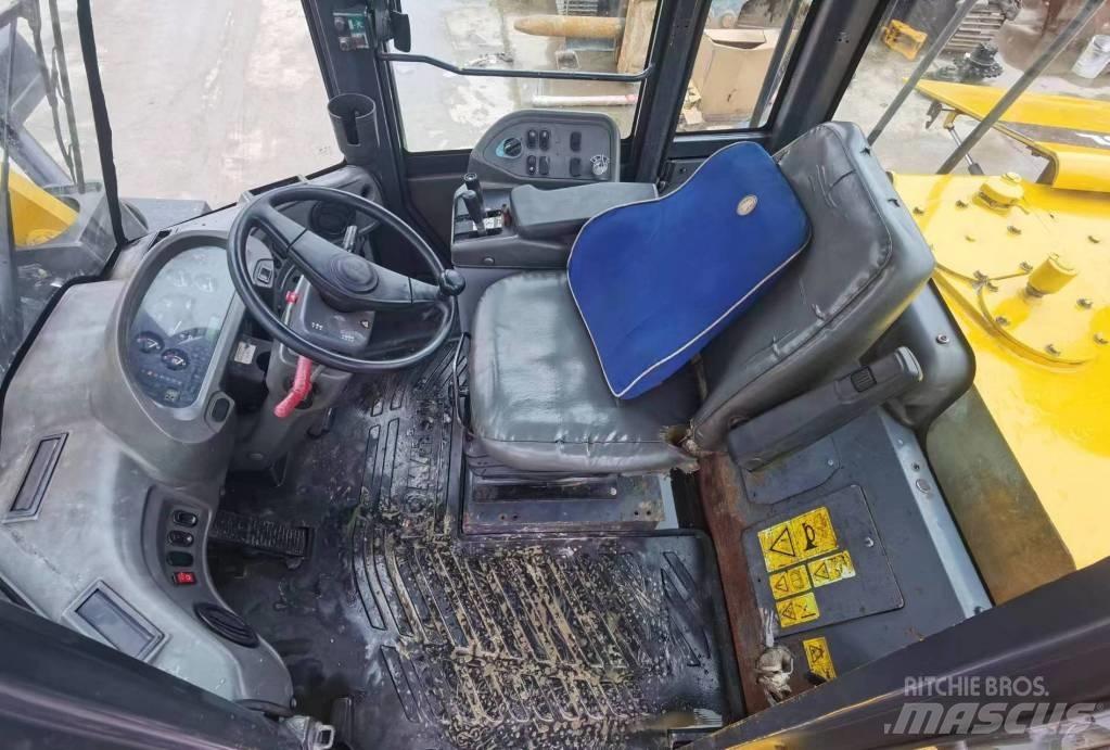 Komatsu WA 380 輪胎式裝載機