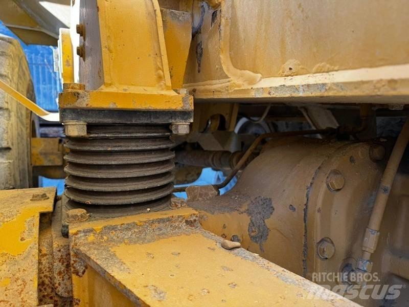 CAT 730 C 鉸接式起吊車