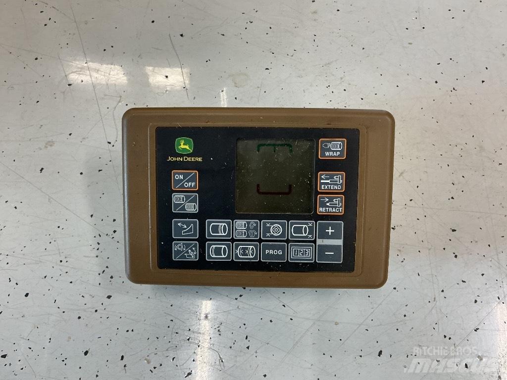 John Deere 644 圓型牧草打包機