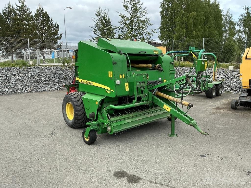 John Deere 644 圓型牧草打包機
