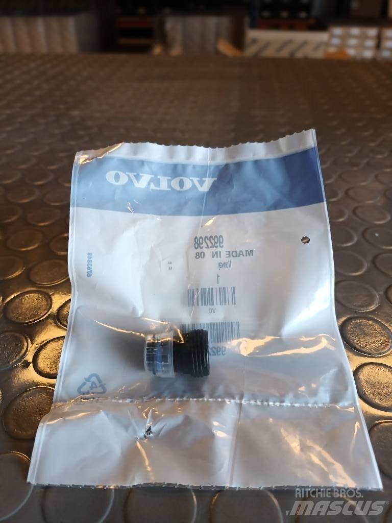 Volvo NIPPLE 992298 其他組件