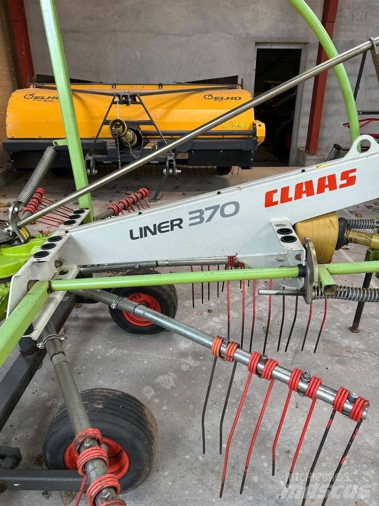 CLAAS Liner 370 耙與翻草機