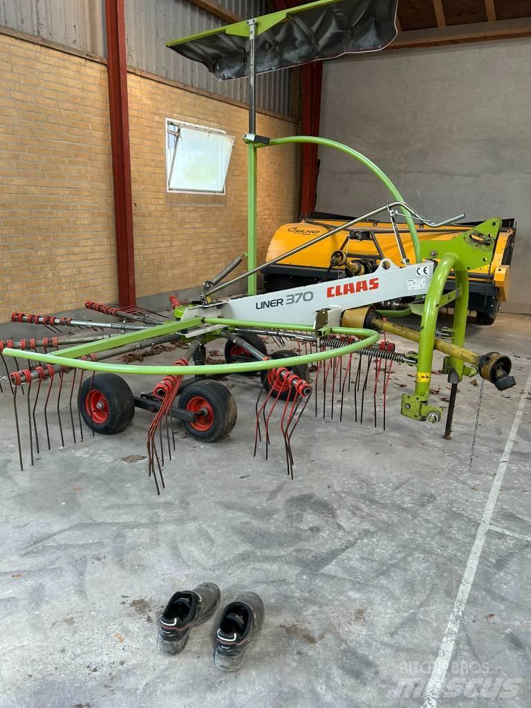 CLAAS Liner 370 耙與翻草機