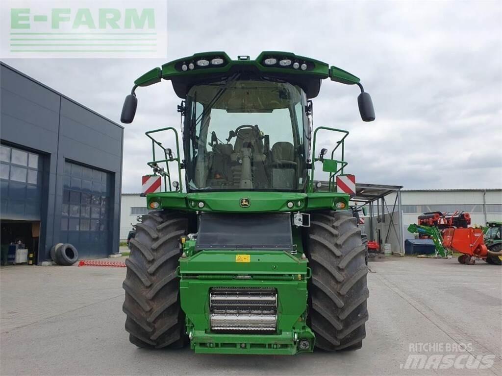 John Deere 9800 自走式飼料採集機