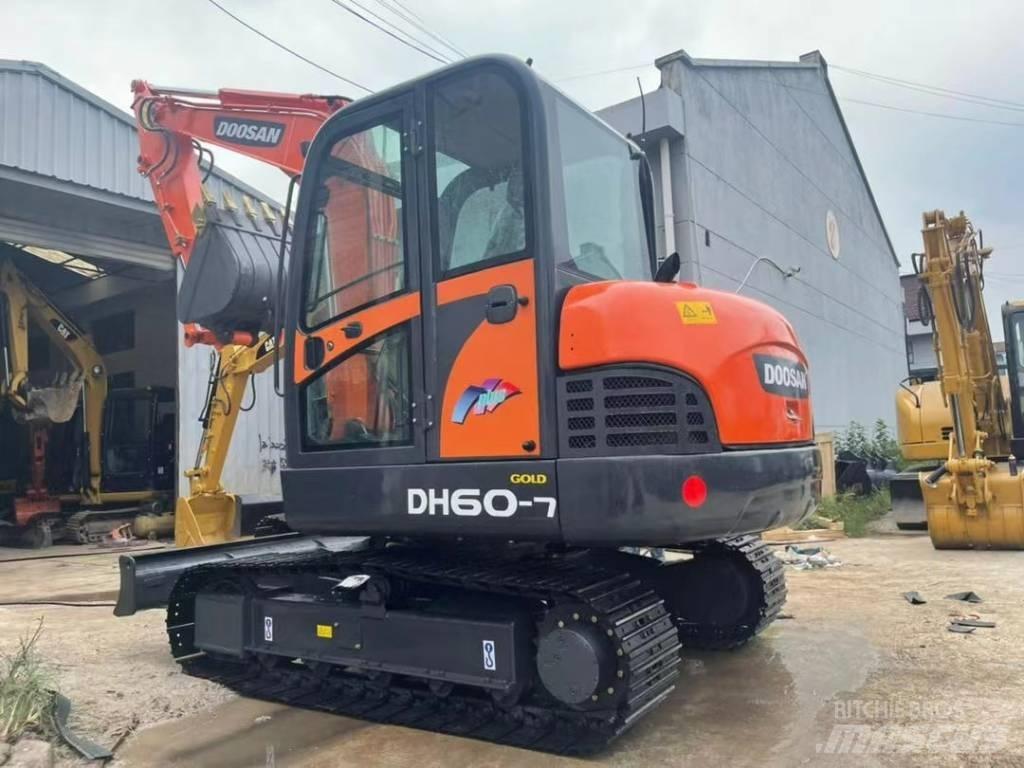 Doosan DH 60 小型挖土機/掘鑿機<7t(小型挖掘機)