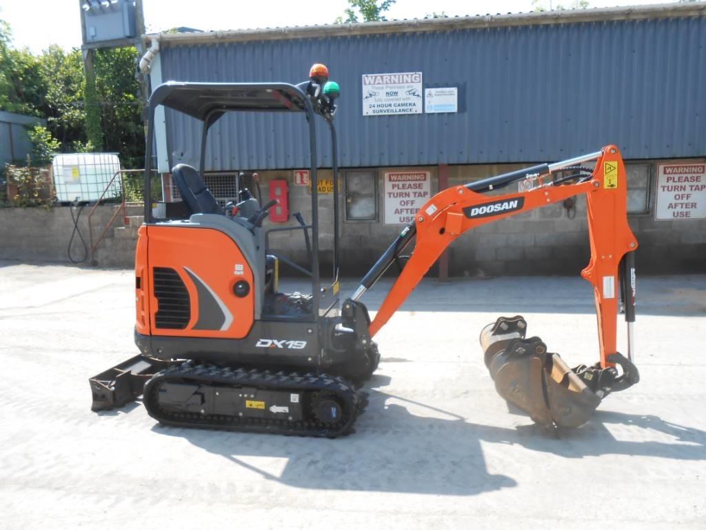 Doosan DX 19 小型挖土機/掘鑿機<7t(小型挖掘機)