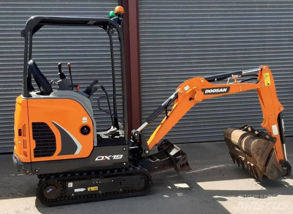 Doosan DX 19 小型挖土機/掘鑿機<7t(小型挖掘機)