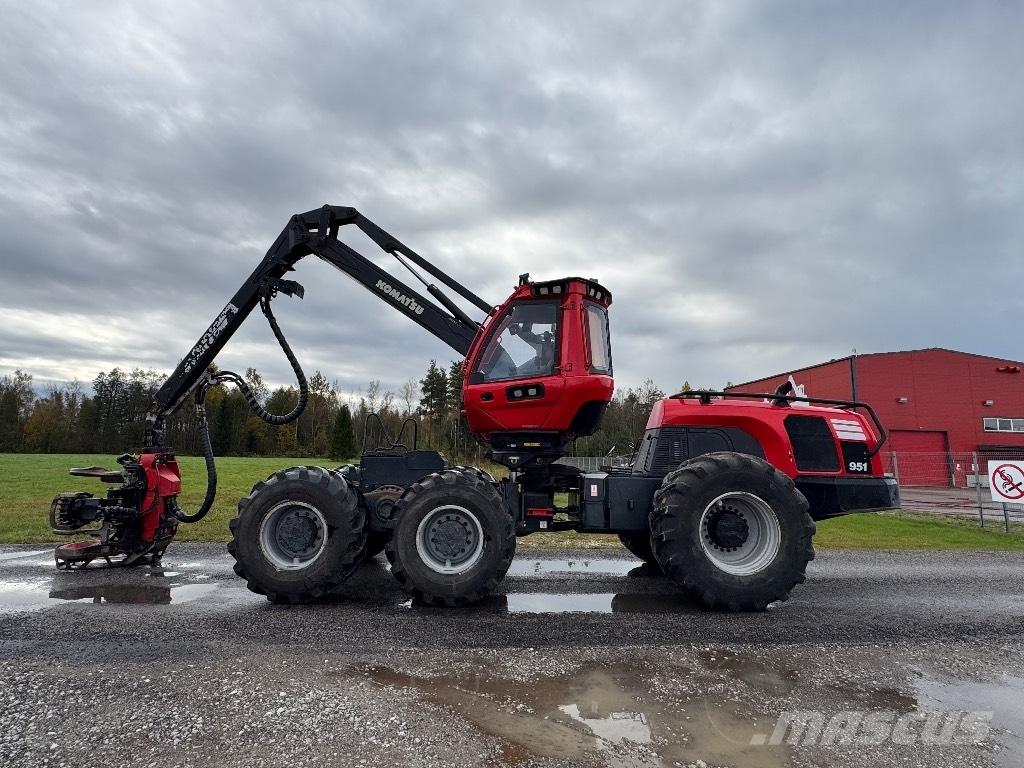 Komatsu 951 收穫機