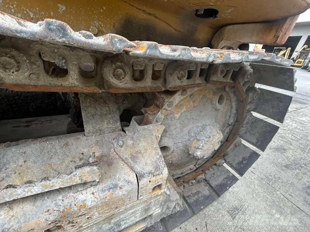 CAT D 3 C III 履帶推土機